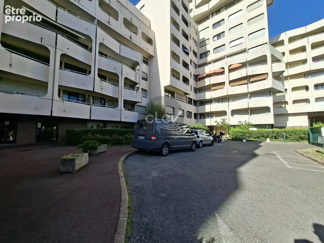 Parking à LYON-9E