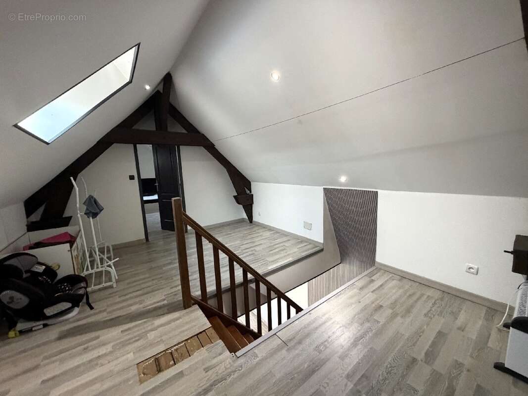 Maison 101 m² à Bus  - photo 8