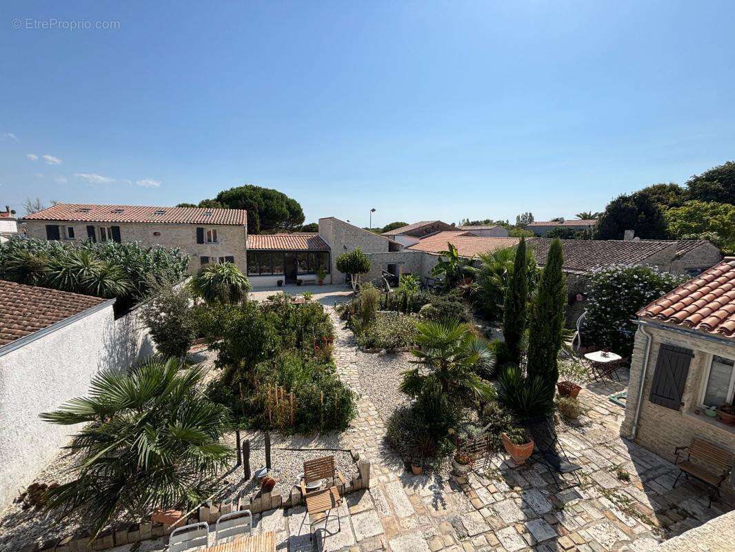 Propriété d’exception au cœur du village de Saint-Georges-d’Oléron - photo 2