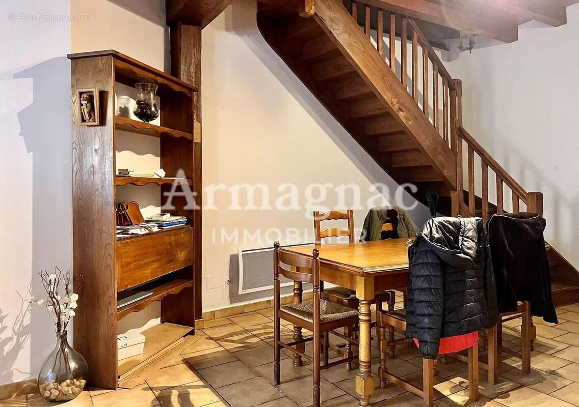 Maison à VIC-FEZENSAC