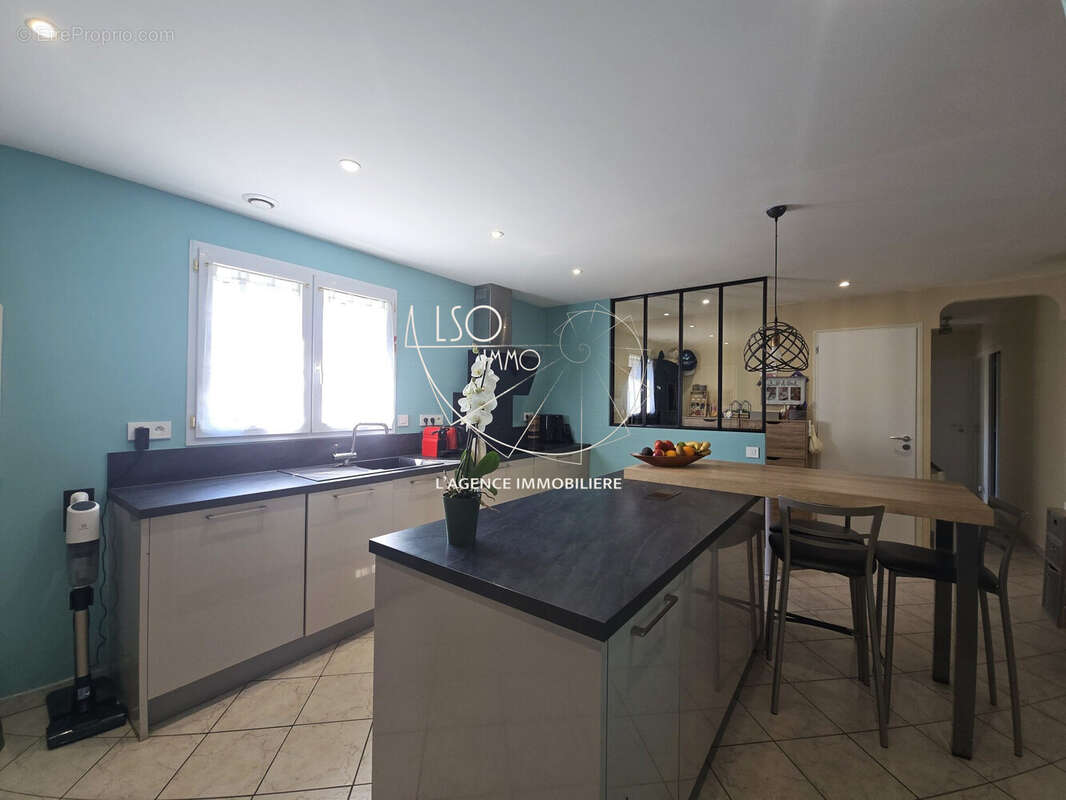 Photo sans retouche IA - Maison à L'ILE-D'OLONNE