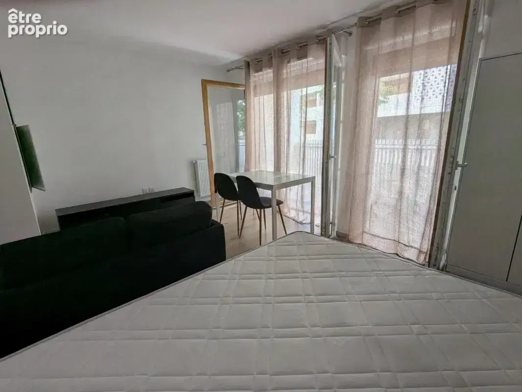 Parc Bourran - Studio récent avec grand balcon de 12 m2 - photo 4