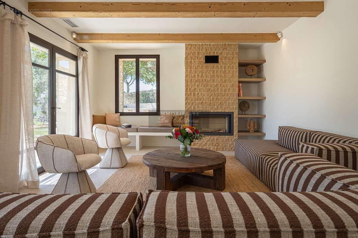 Propriété entièrement rénovée de 6 chambres, bénéficiant d'une vue panoramique, d'un environnement calme et située à proximité i - photo 11