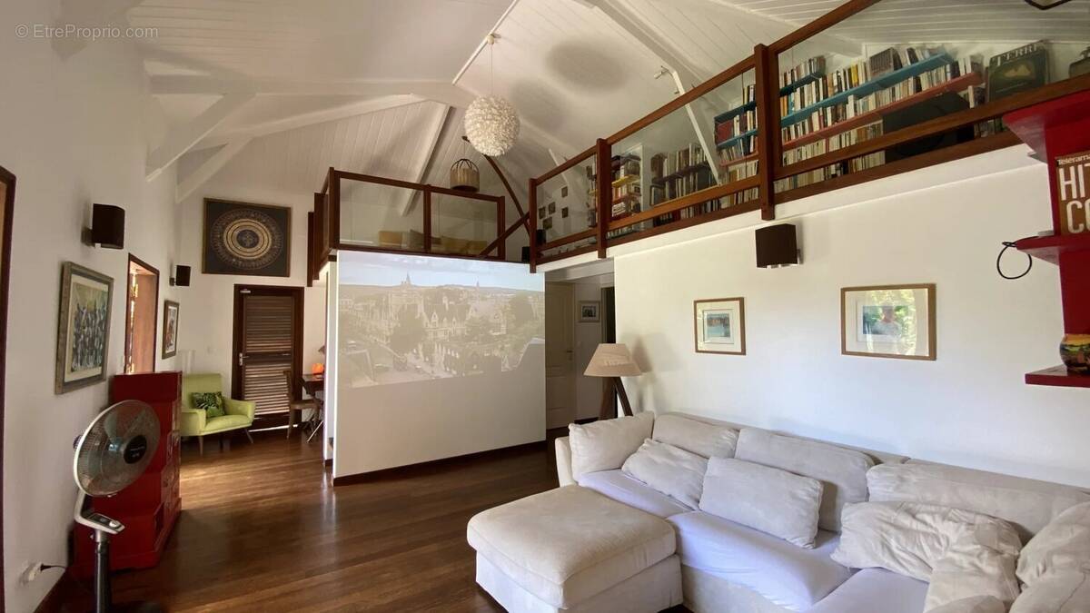 Maison à REMIRE-MONTJOLY