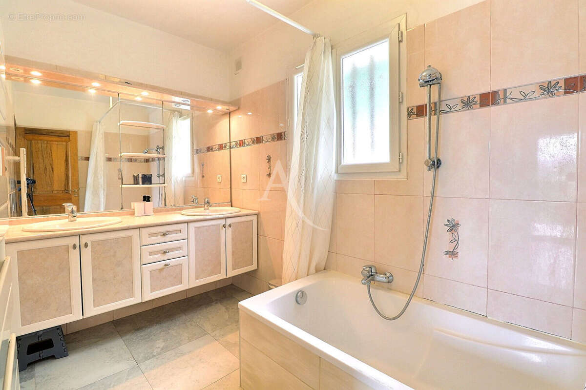 Maison à LA CADIERE-D&#039;AZUR