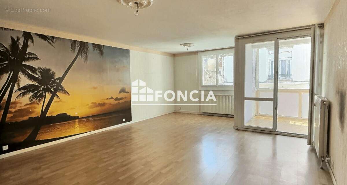 Appartement à LE CHAMBON-FEUGEROLLES