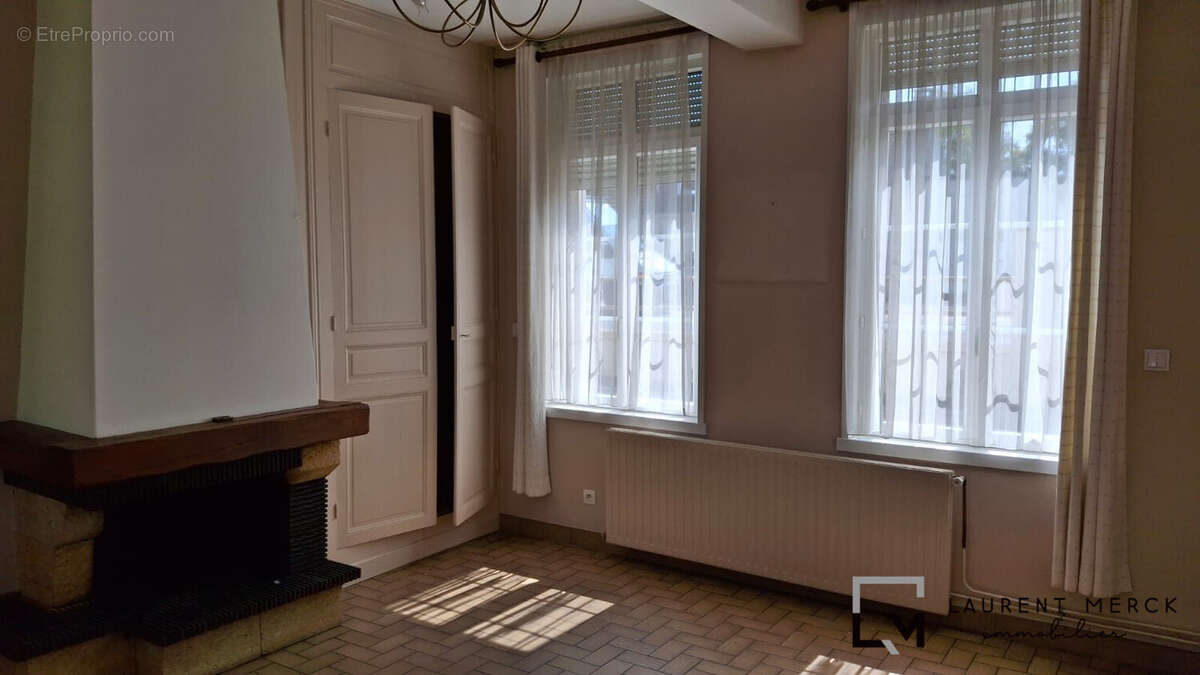 Maison à SAINT-MARTIN-AU-LAERT