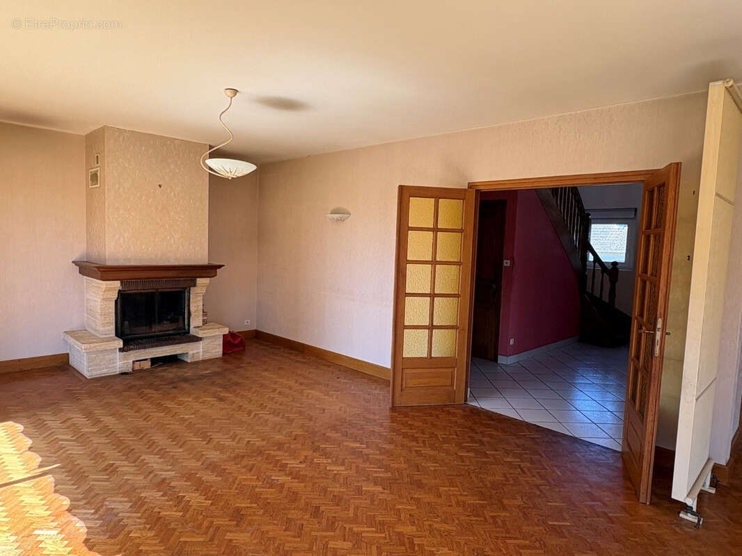 Maison à COUSSAC-BONNEVAL