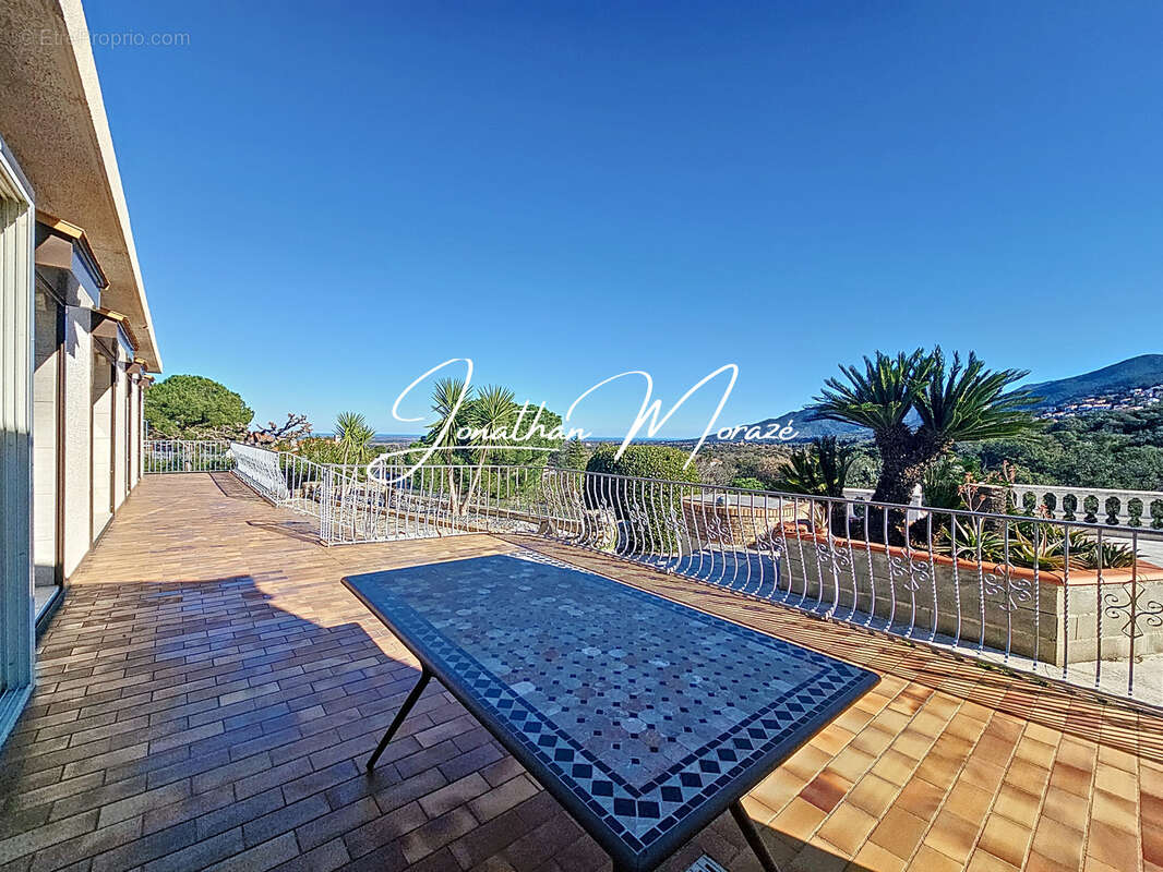 Maison à VILLELONGUE-DELS-MONTS