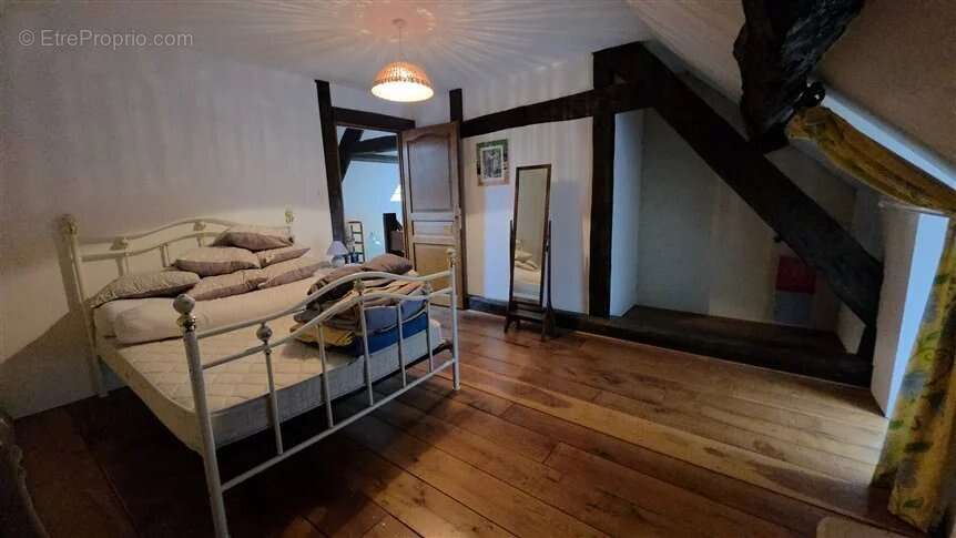 Maison à LUSSAC-LES-EGLISES