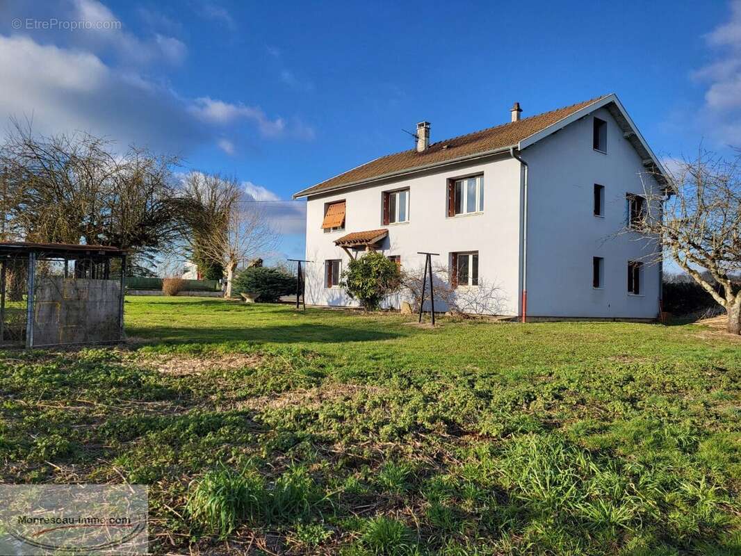 Maison à CHAVANNES-SUR-REYSSOUZE