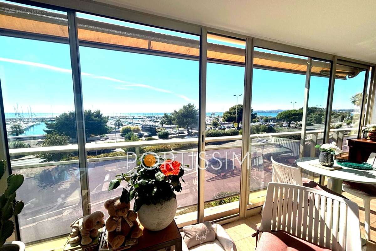 Appartement à SAINT-LAURENT-DU-VAR