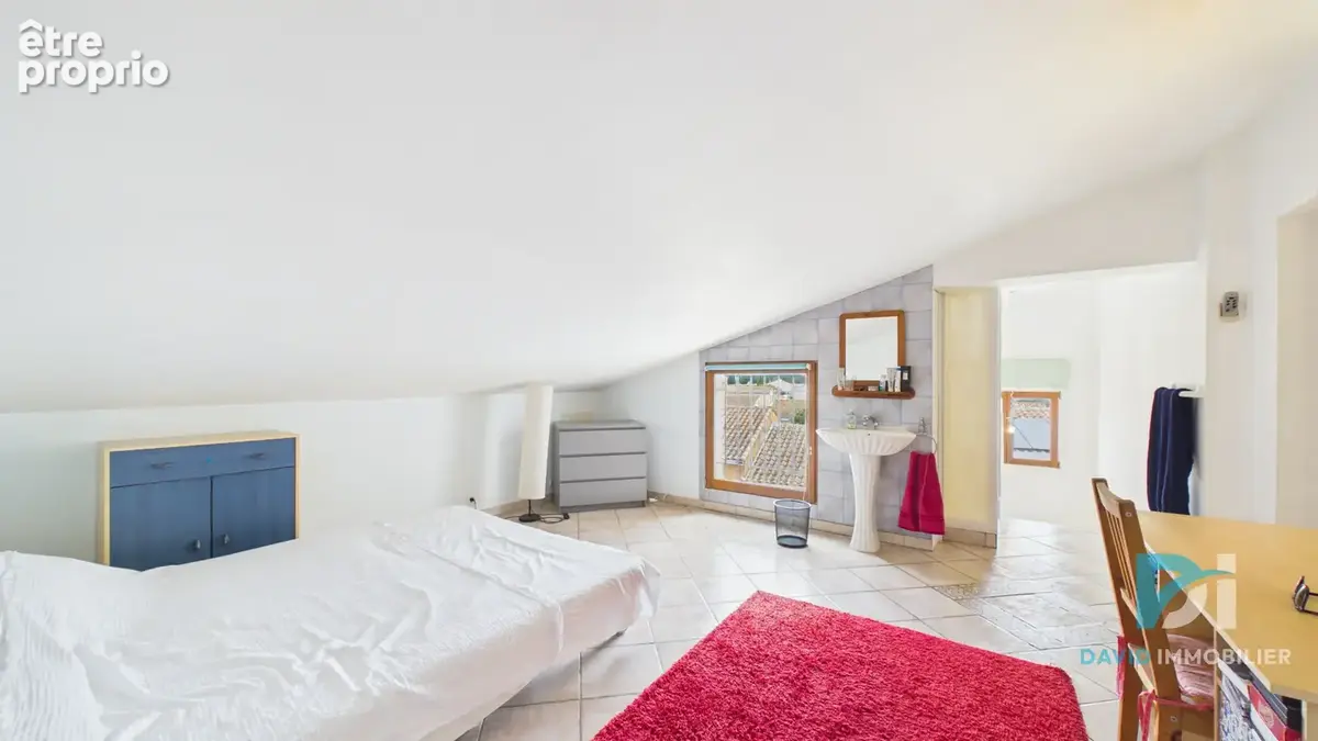 Elégante villa avec piscine sur les hauteurs - 4 chambres 164 m2 sur 610 m2 de terrain - photo 13