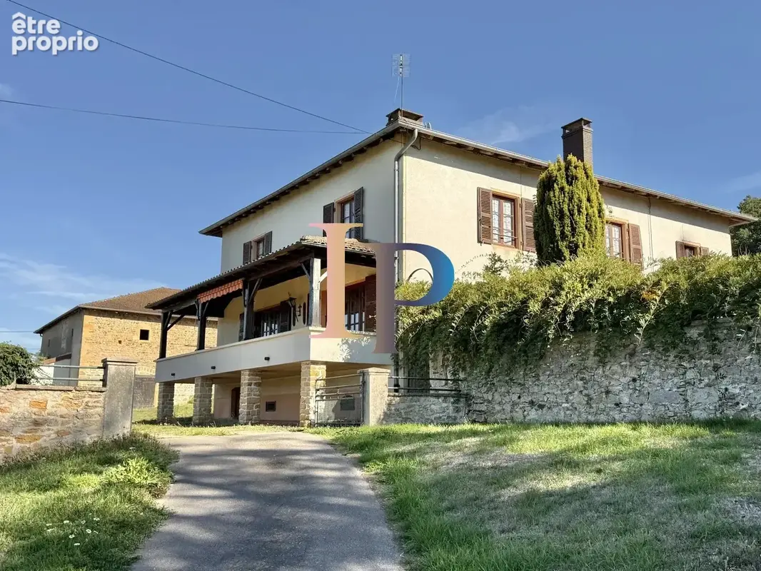Maison avec dependances - photo 1