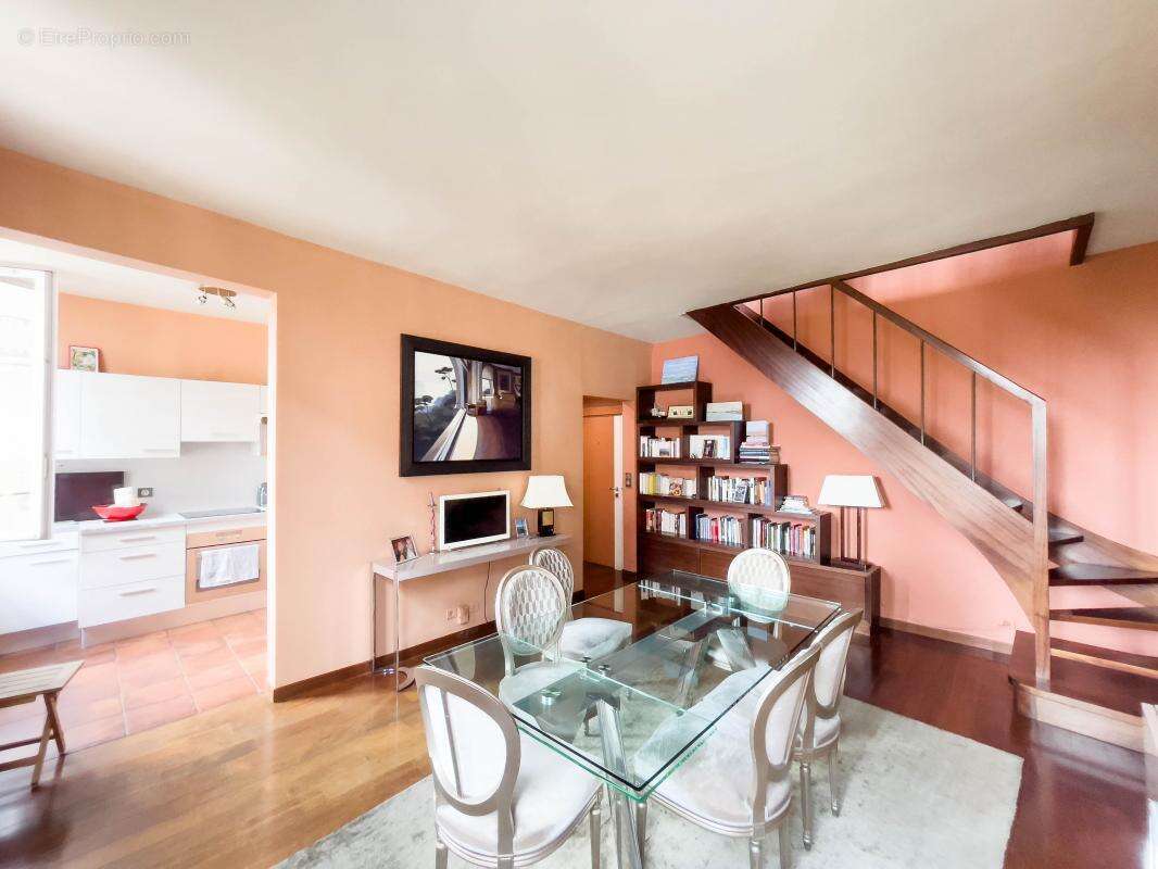 Appartement à PARIS-1E