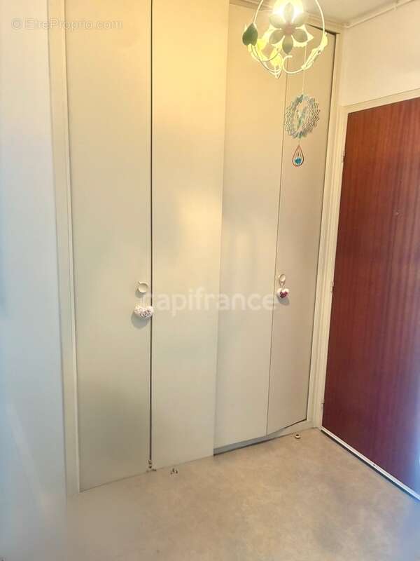 *Dans le quartier des ormeaux* Appartement de 46 m² exposé Ouest, vue dégagée sur la ville et la mer, parking et cave - photo 9