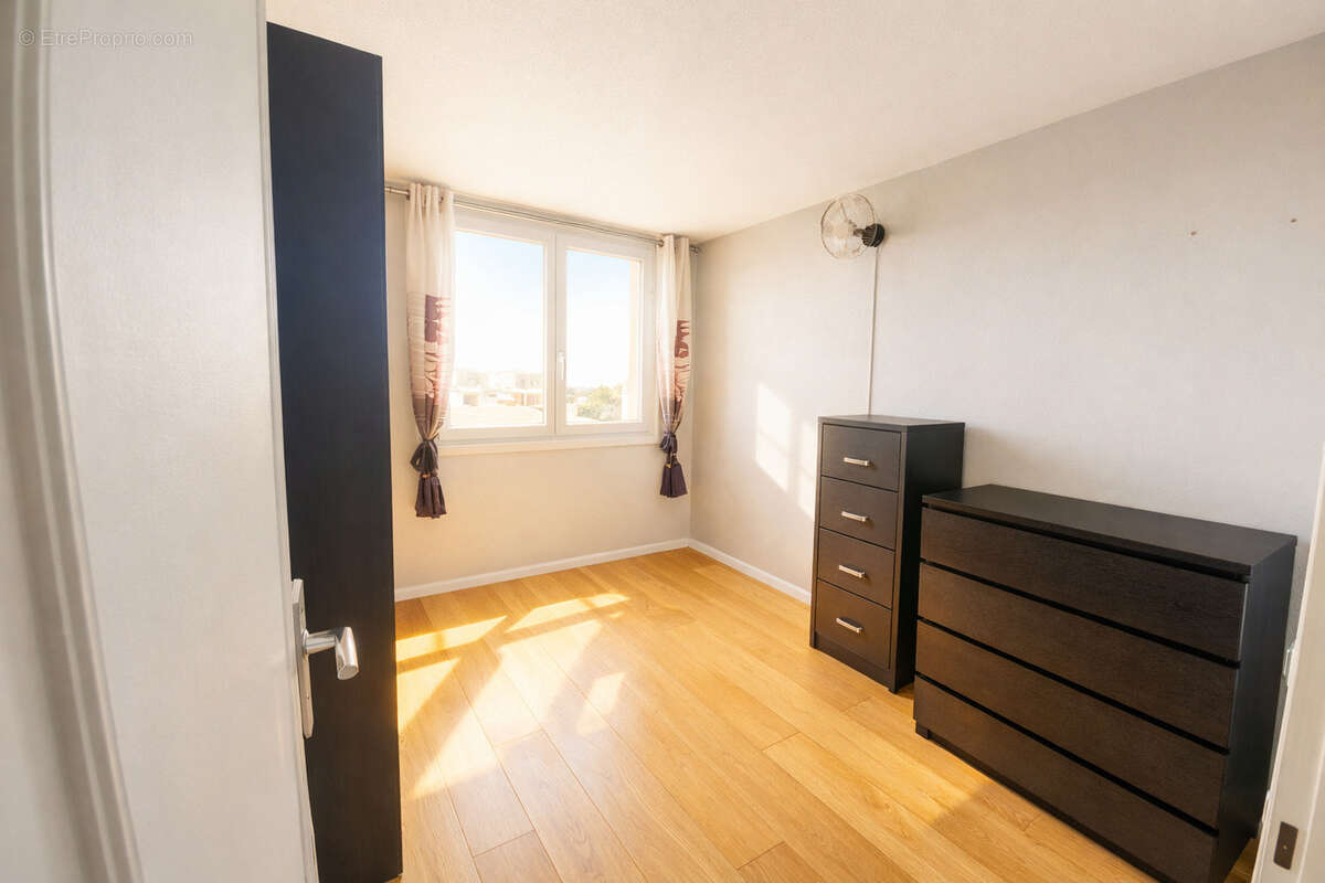 Exclusivité   grand appartement familial avec vue dégagée et fort potentiel a meudon la foret - photo 3