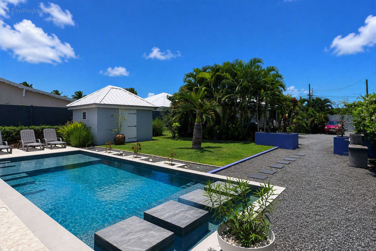 Villa avec bungalow indépendant, piscine et fort potentiel locatif à Saint-François - photo 2