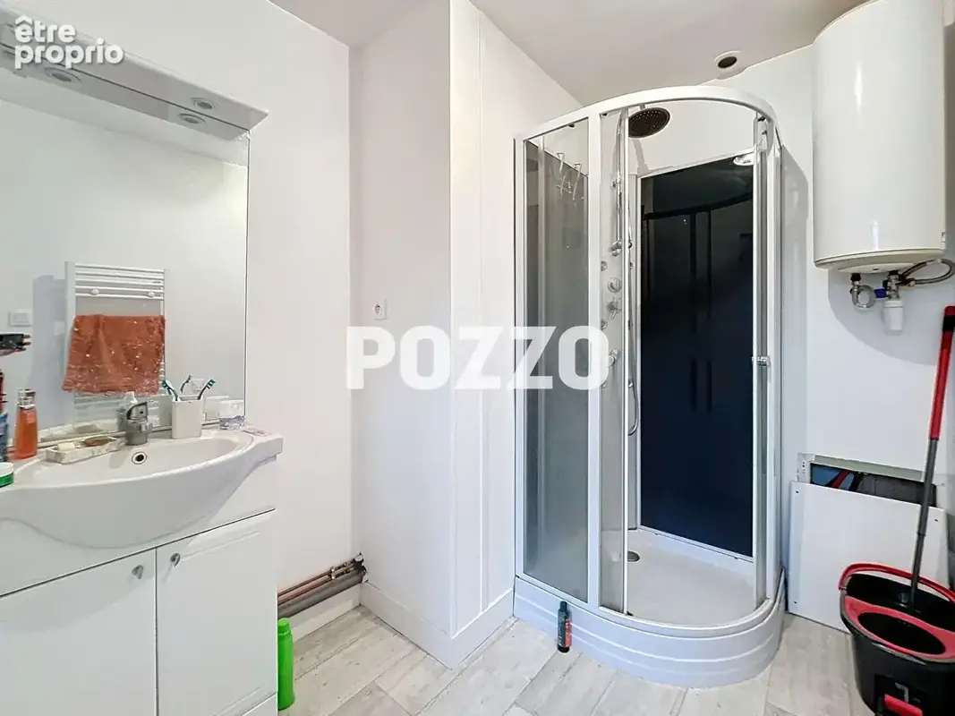 Centre-ville de VIRE-  En Exclusivité-Appartement T2 dans petit immeuble. - photo 3