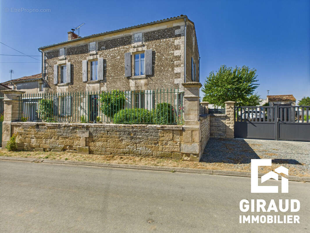 Maison à BOUILLE-COURDAULT