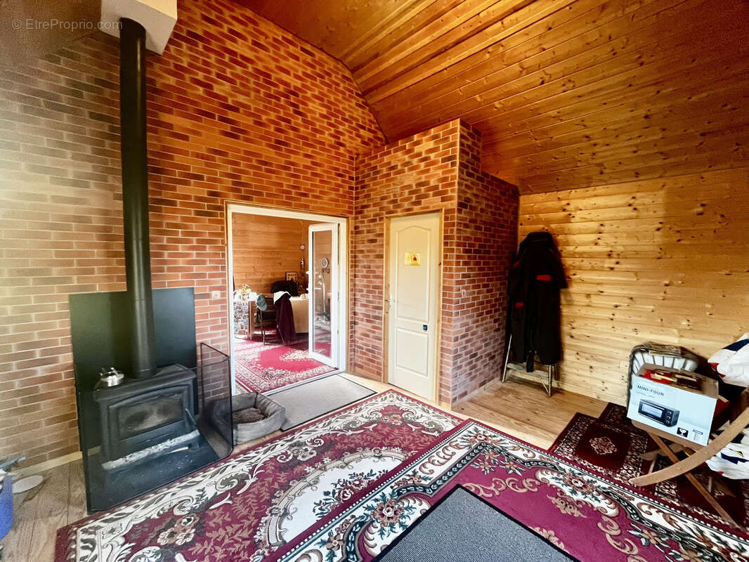 Maison à SAINT-JEAN-LES-DEUX-JUMEAUX