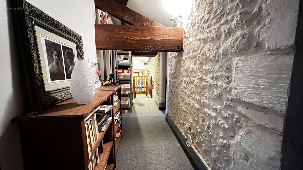 Maison Le Gua 9 pièces 6 chambres dépendance - photo 15