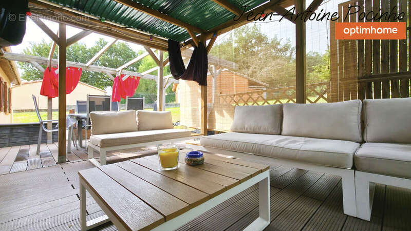 Maison à SAINTE-FOY-DE-PEYROLIERES