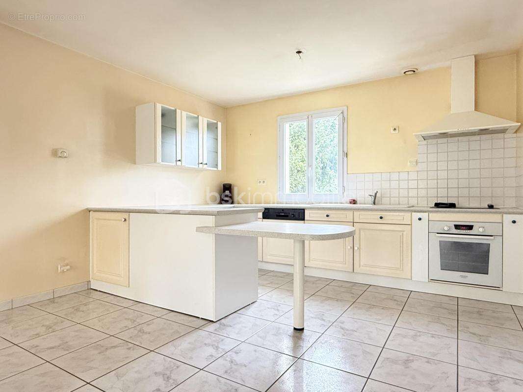 Maison familiale chaleureuse située dans un secteur tranquille, à deux pas des commodités - photo 2
