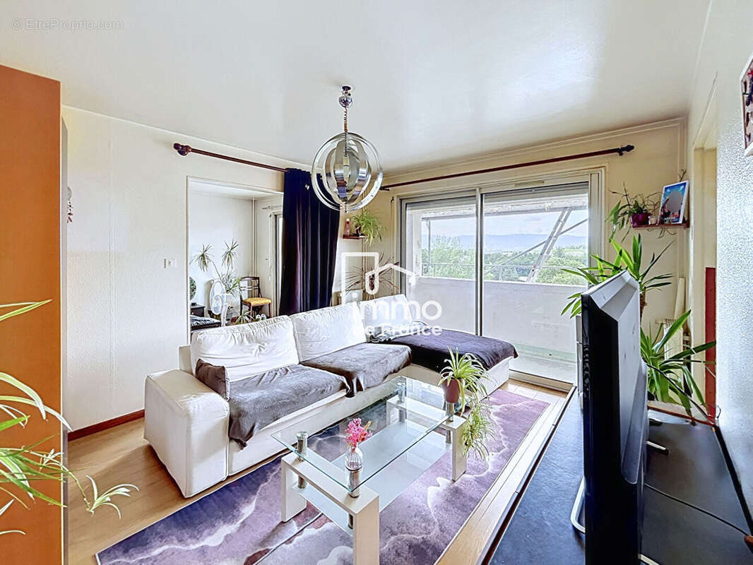 Appartement à SAINT-GENIS-POUILLY