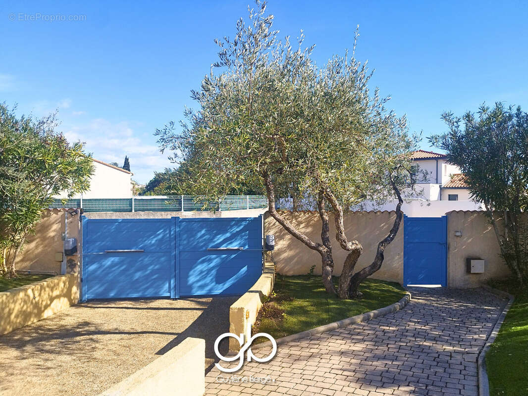 Villa traditionnelle 192 m2 avec jardin fruitier et pool house en bois - - photo 13