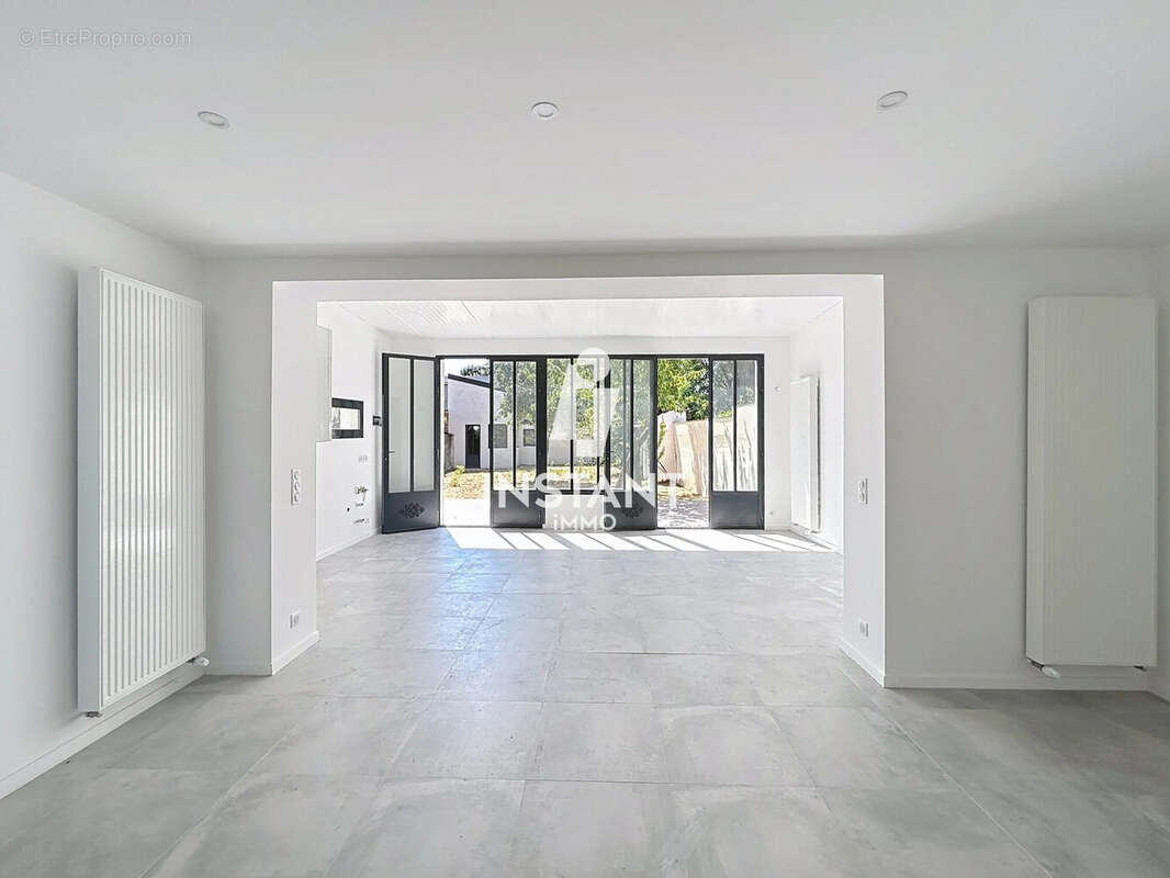 Maison à SAINT-MAUR-DES-FOSSES