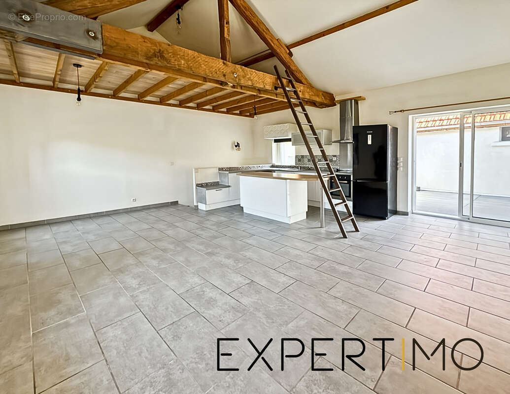 Appartement à SAULX-LES-CHARTREUX