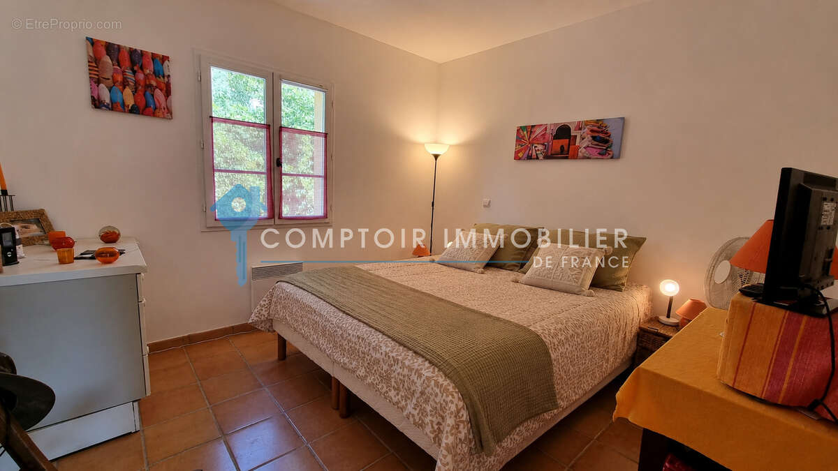 À VENDRE (83) - BARGEMON - Villa avec piscine et vue sur les collines - photo 9
