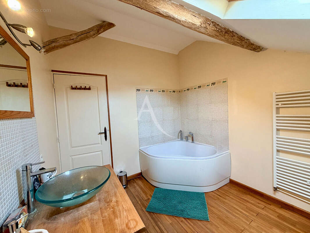 Maison à COURCHAMPS