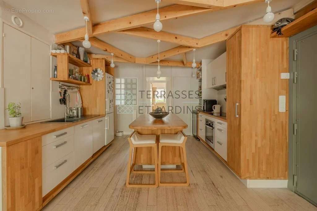 Appartement à PARIS-20E