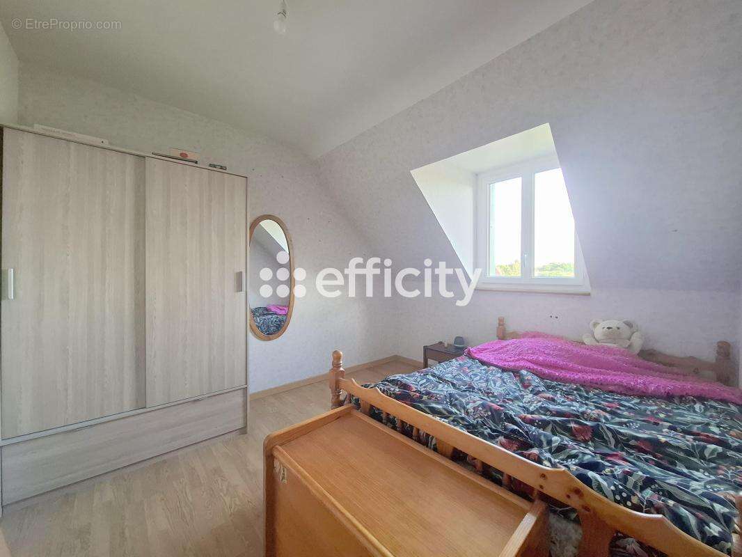 Maison à CONDE-SUR-HUISNE