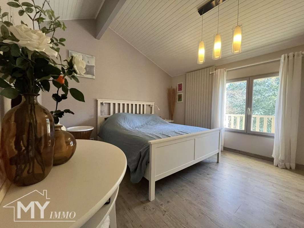 Maison à LAMOTHE-MONTRAVEL