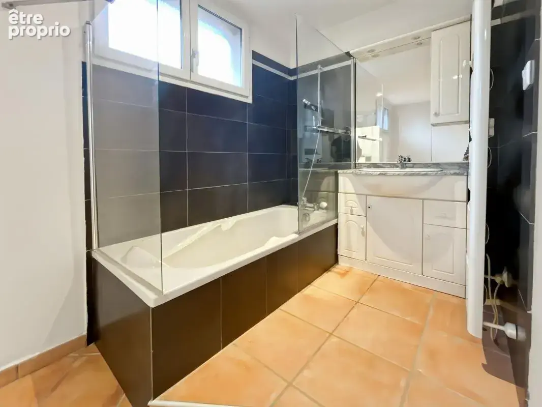 Grand appartement t2 - terrasse - parkings - photo 6