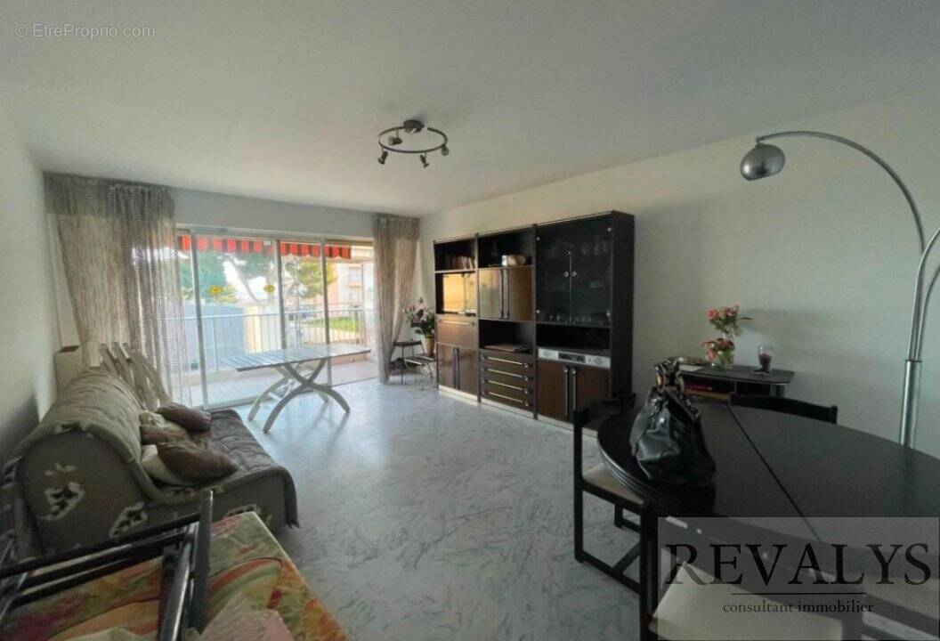 Photo Appartement à Saint-Laurent-Du-Var au prix de 450 000€