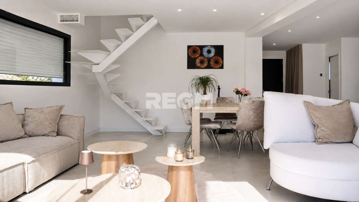 Maison contemporaine de 149 m2 avec piscine chauffée, suite parentale et climatisation   Varrains - photo 2