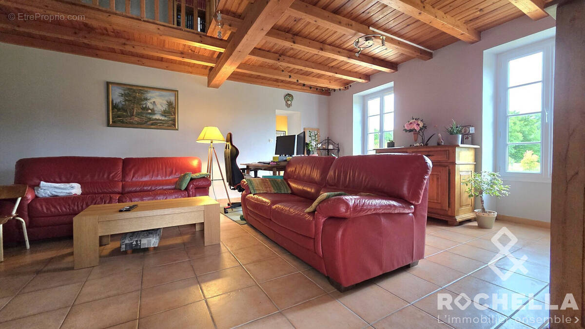 salon 30M2 - Maison à SAINT-PARDOULT