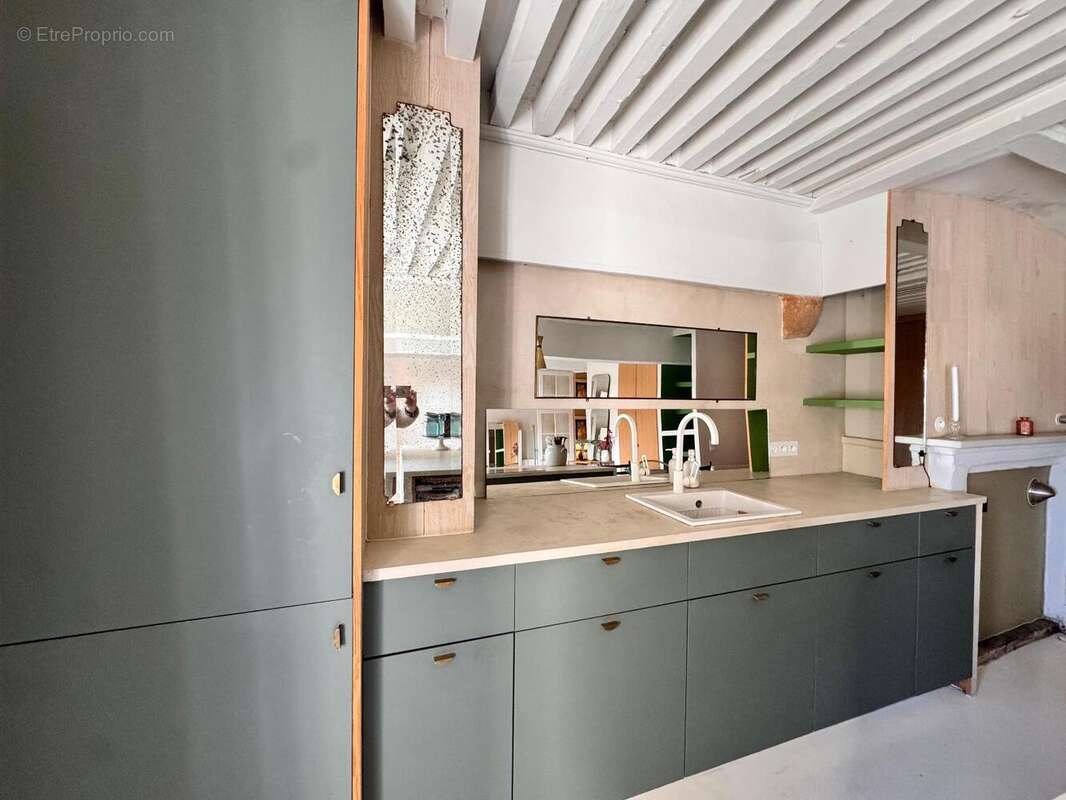   - Appartement à LYON-5E