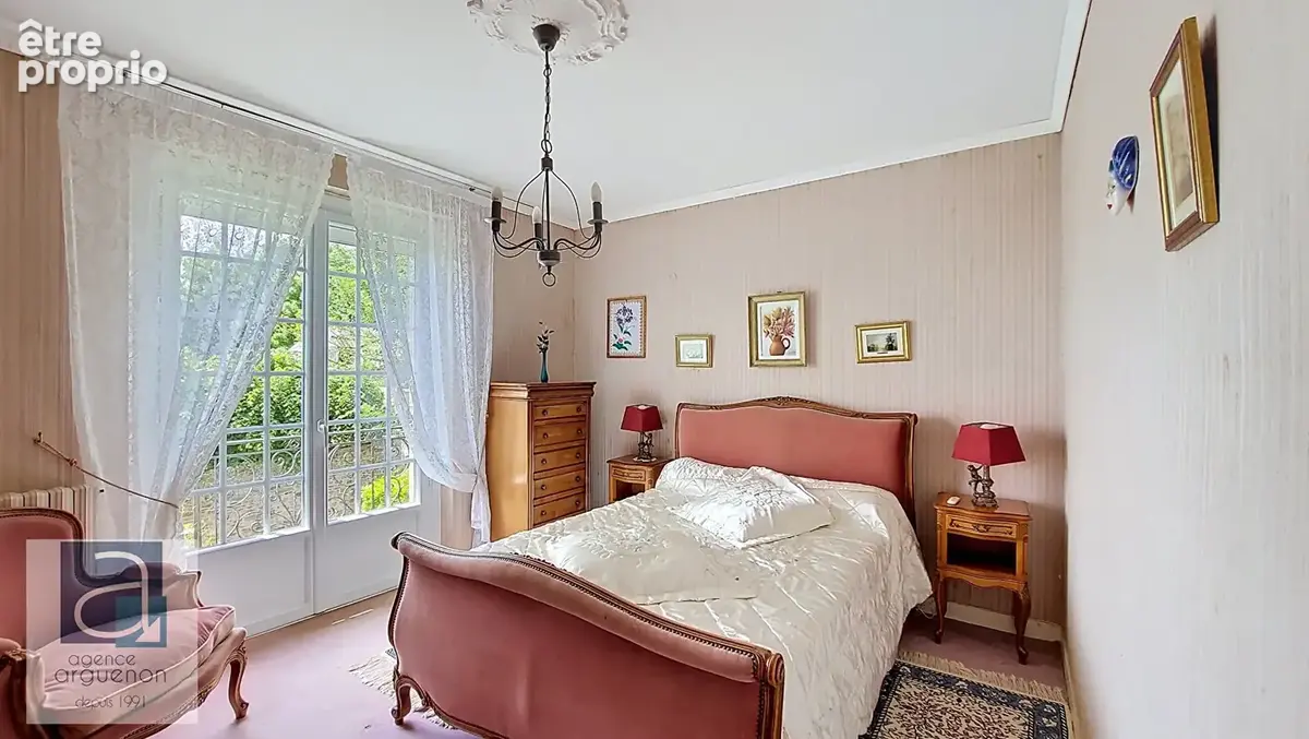 DINAN : Une adresse privilégiée à Dinan pour cette maison de plain-pied, avec jardin fleuri, et garage. - photo 12