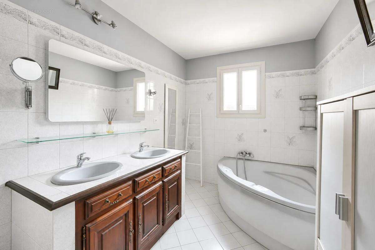 Maison avec piscine, 5 pièces, Saint-Hilaire-de-Brethmas - photo 11
