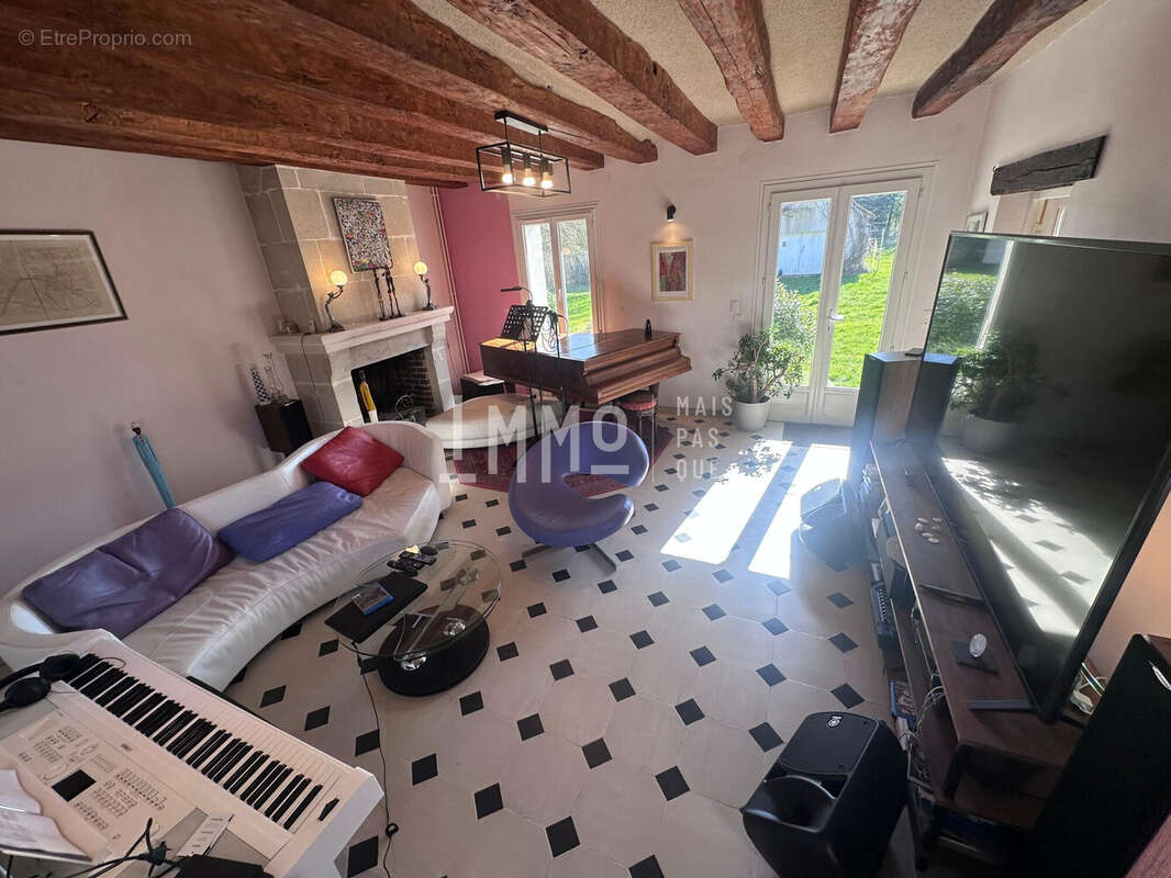 Maison à BEAUMONT-LA-RONCE