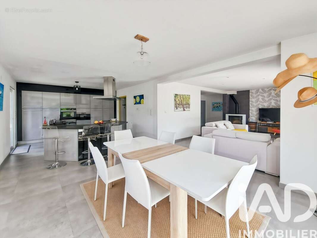 Maison 159 m² à La Chapelle-Neuve  - photo 6