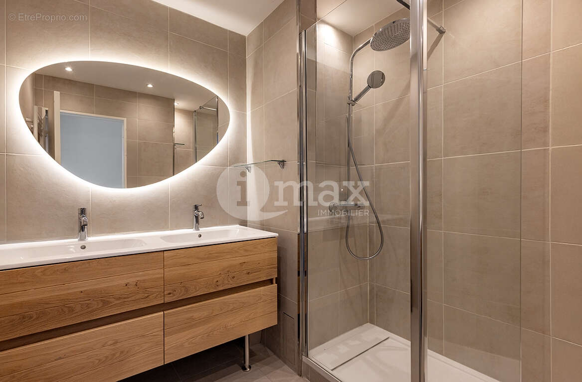 Appartement à COURBEVOIE