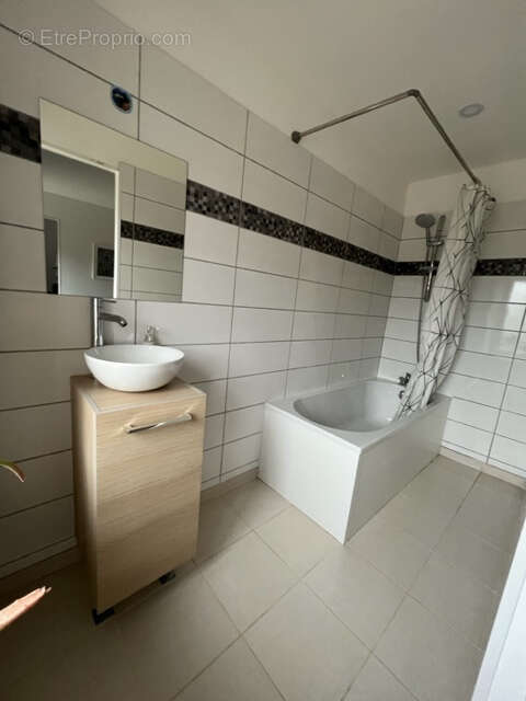 A 2 pas de VIRE, Maison 150m2, 5 pièces avec 112000m2 de terrain - photo 7