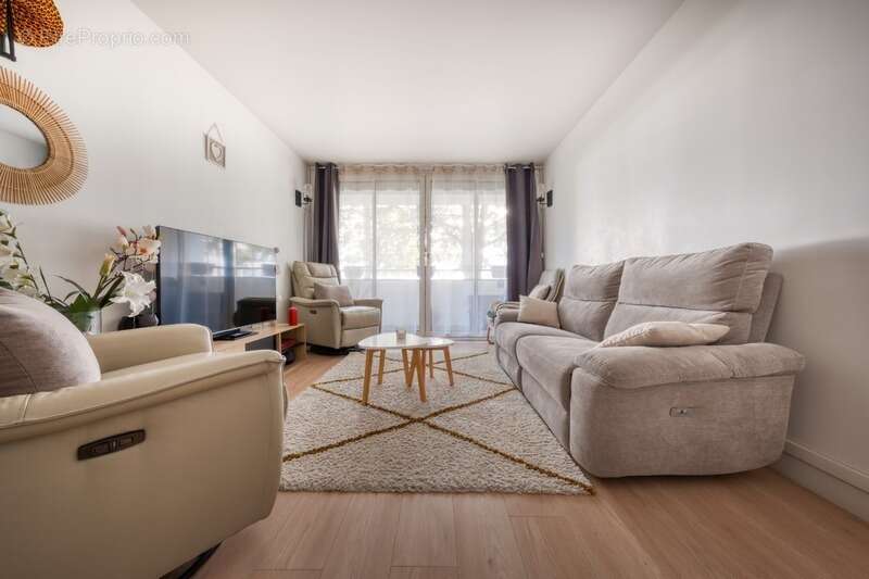 Appartement à LES CLAYES-SOUS-BOIS
