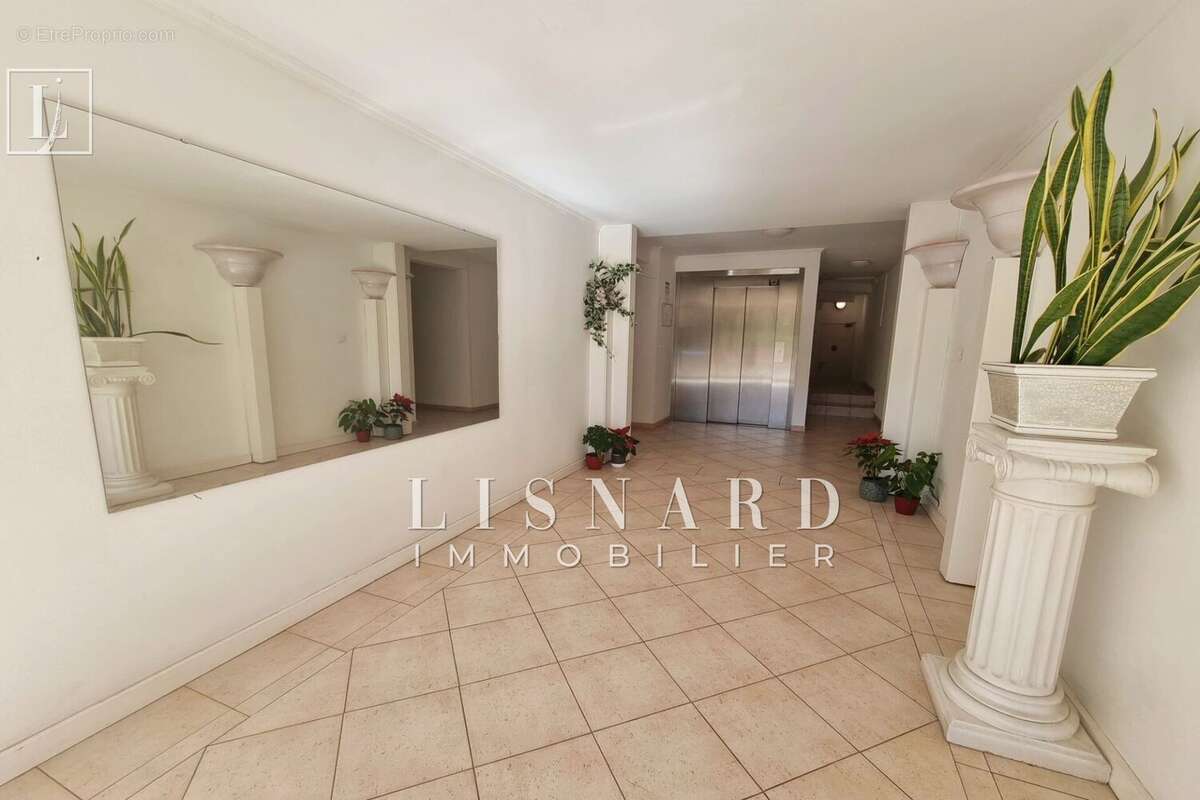 Appartement à VALLAURIS